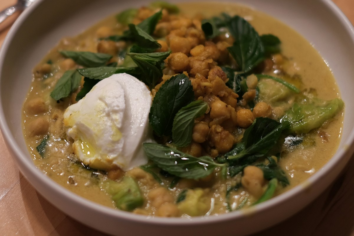 Lemony Chickpea Soup with Spinach